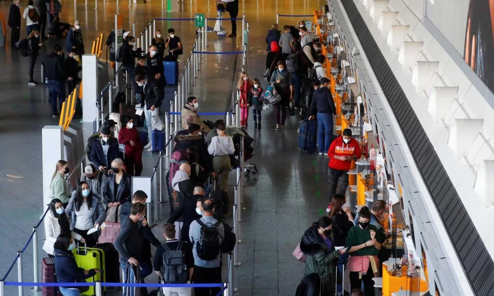 Όμικρον: Το Μαρόκο σταματά όλες τις πτήσεις εξωτερικού – Απαγόρευση αφίξεων στην Ινδονησία
